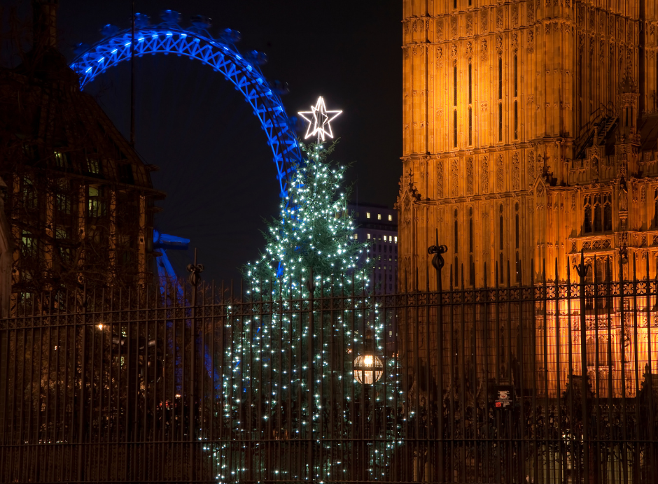 Photo of the Christmas tree at the foot of Big Ben