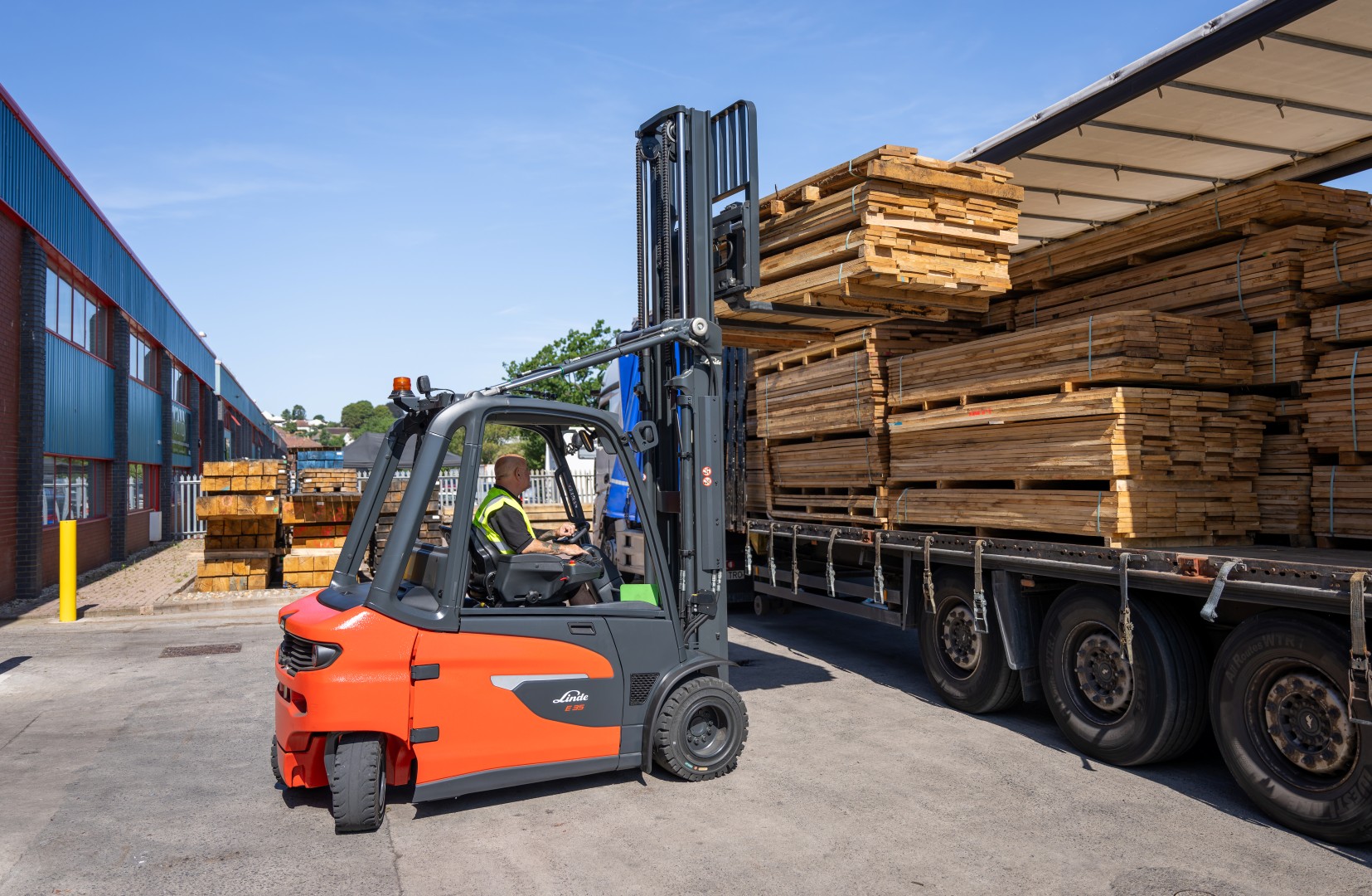 Electric forklift